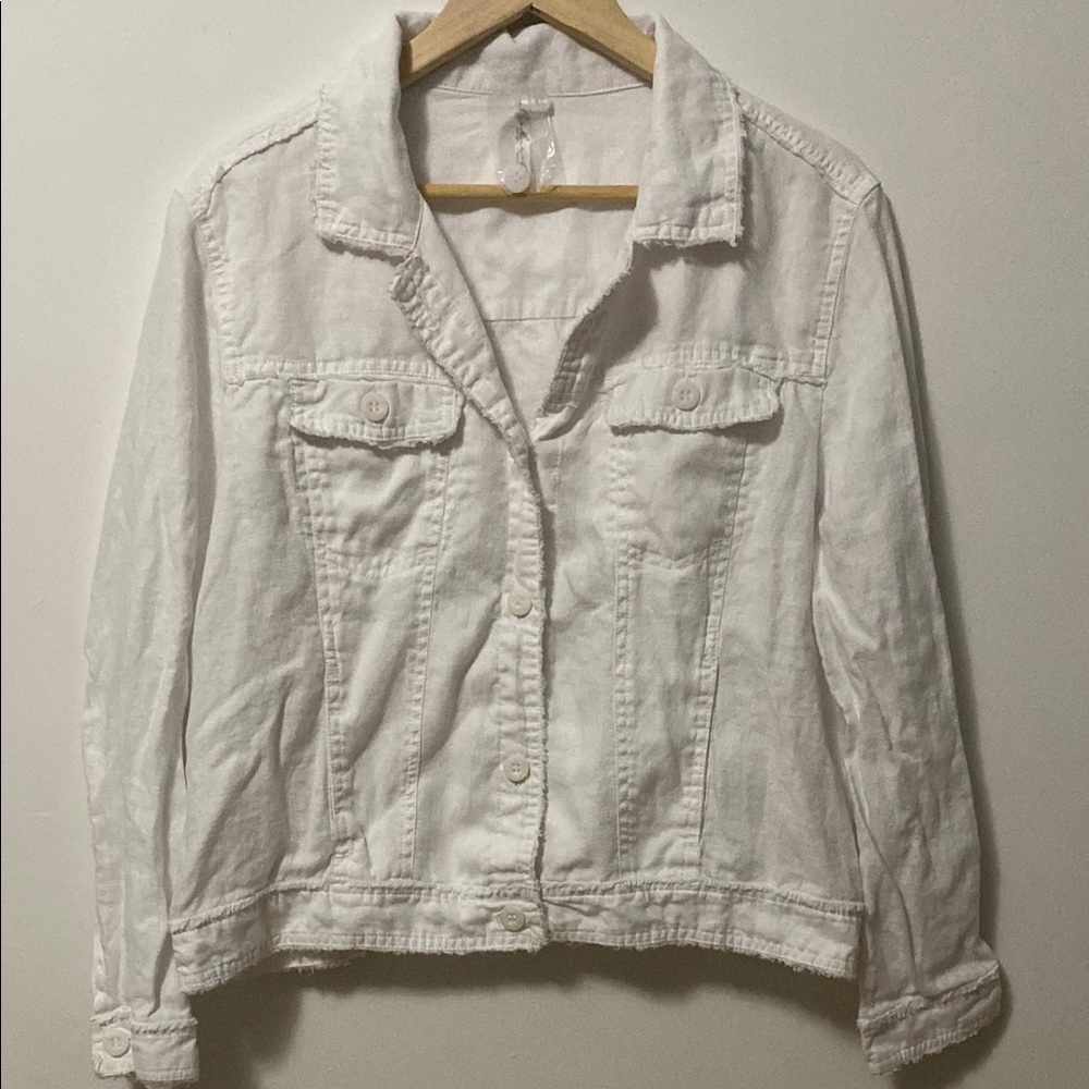 Lulu-B White Cropped Jean Jacket with Contrast Stitching